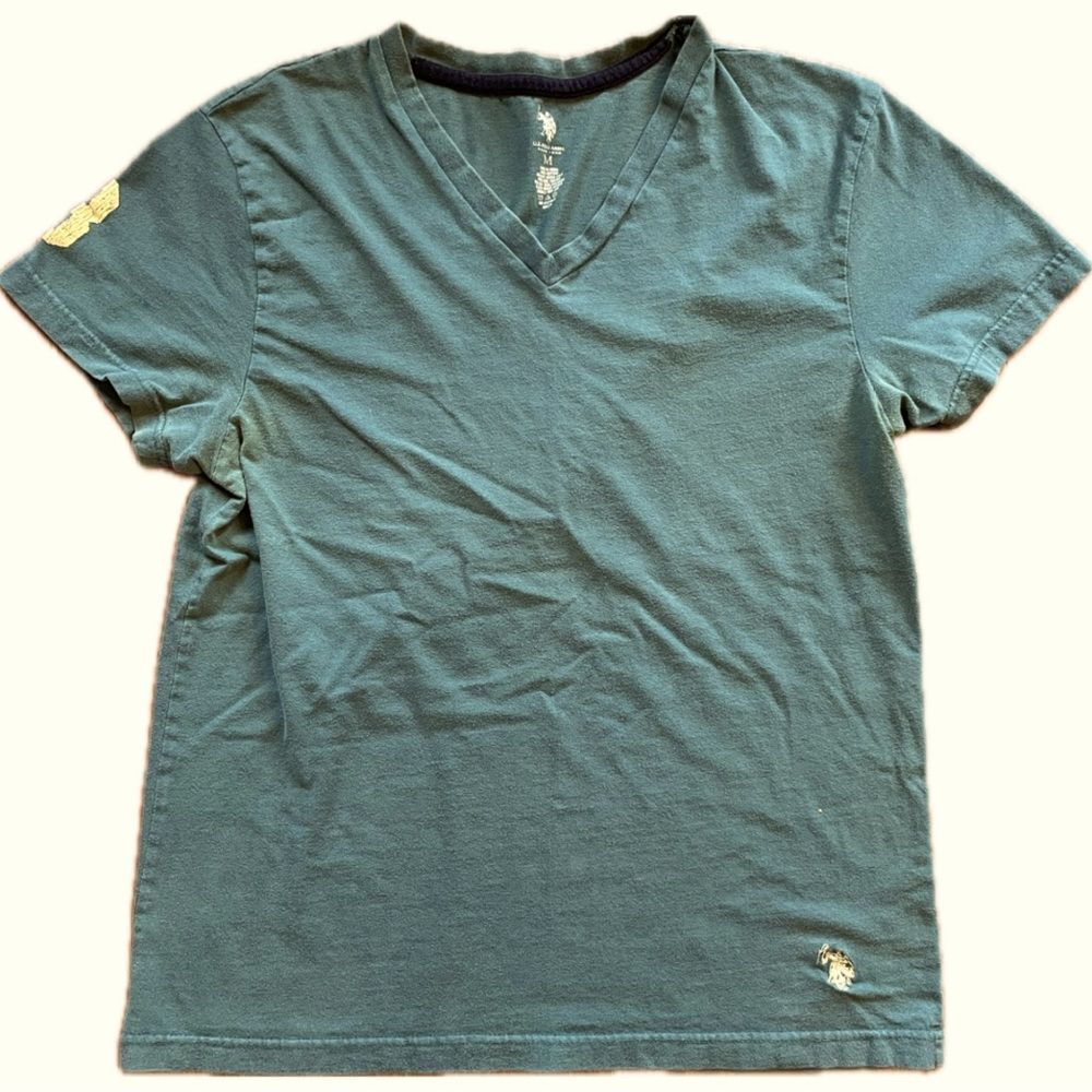 US Polo Association Green V Neck TShirt Yellow Accents Men’s Size M